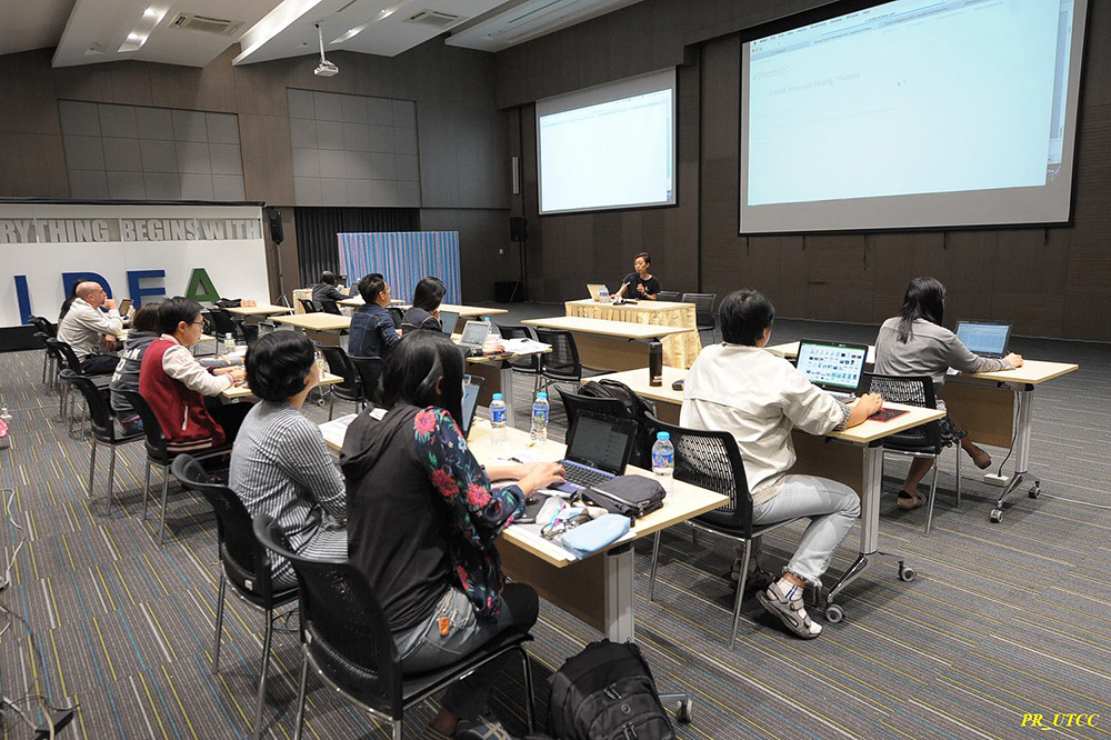 ภาพการอบรบกึ่ง Workshop ของ eTouch