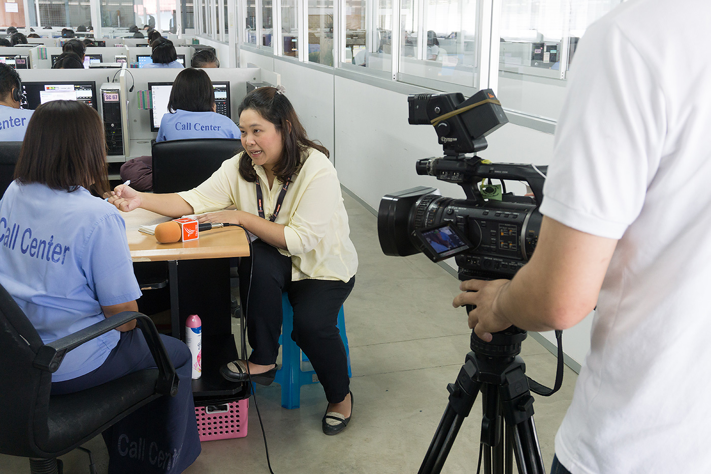 พิธีกรรายการที่นี่ Thai PBS สัมภาษณ์นักโทษทัณฑสถานบำบัดพิเศษหญิง