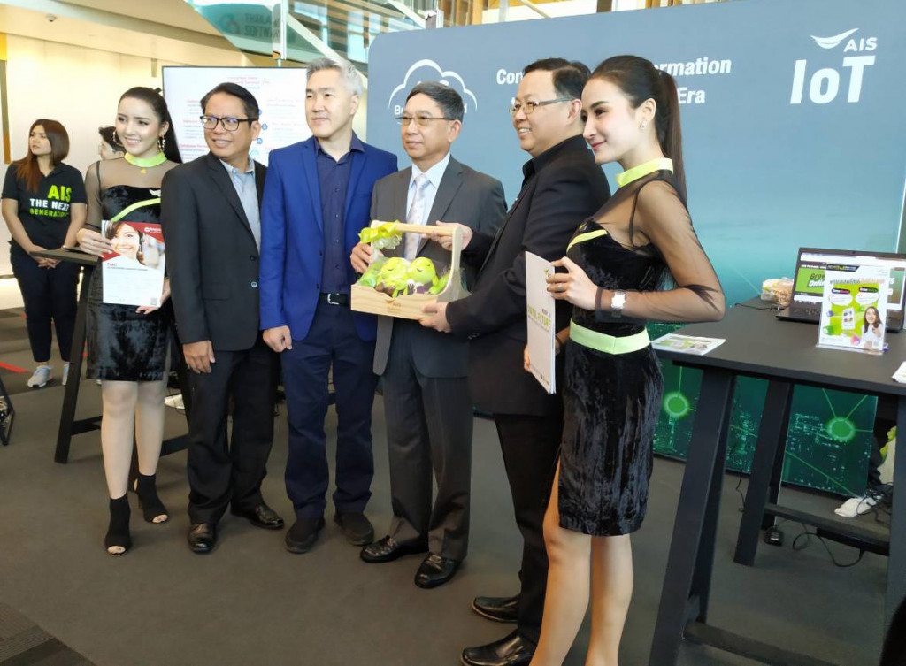 พลอากาศเอก ดร.ประจิน จั่นตอง รองนายกรัฐมนตรี ประธานในพิธีเปิดงาน Thailand Software Fair 2018